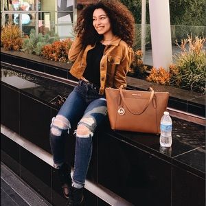 Meet your Posher, Kenia